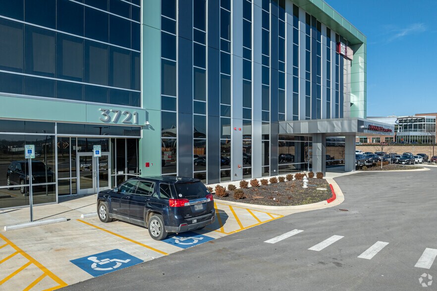 More Photos Of 3721 S Champions Dr, Rogers Medical For Lease