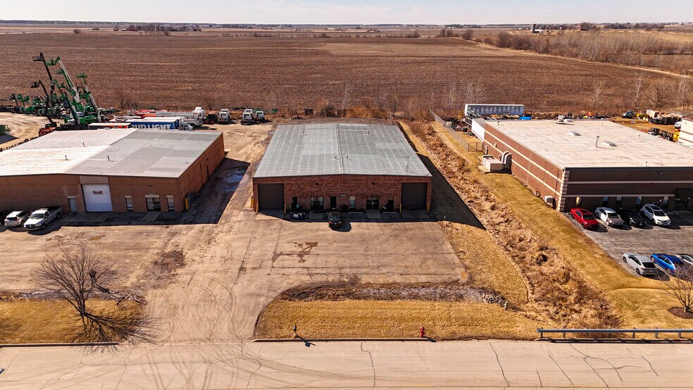 More Photos Of 640 N Heartland Dr, Sugar Grove Manufacturing For Sale