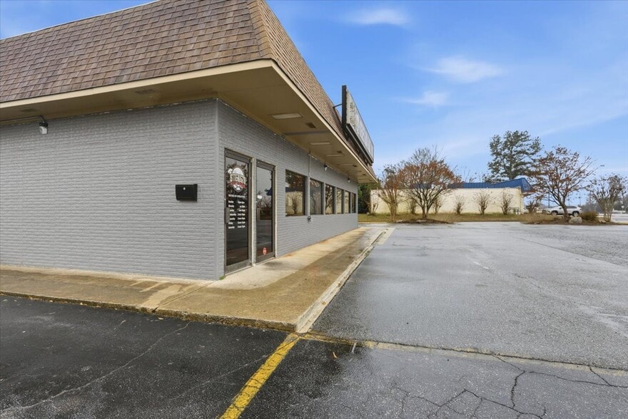 More Photos Of 575 N Glynn St, Fayetteville Freestanding For Sale