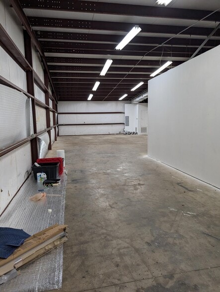 More Photos Of 4646 Parkmore Plaza Dr, Milton Self Storage For Lease