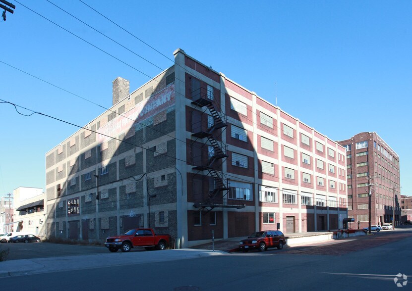 More Photos Of 300 N 6th Ave, Minneapolis Warehouse For Lease