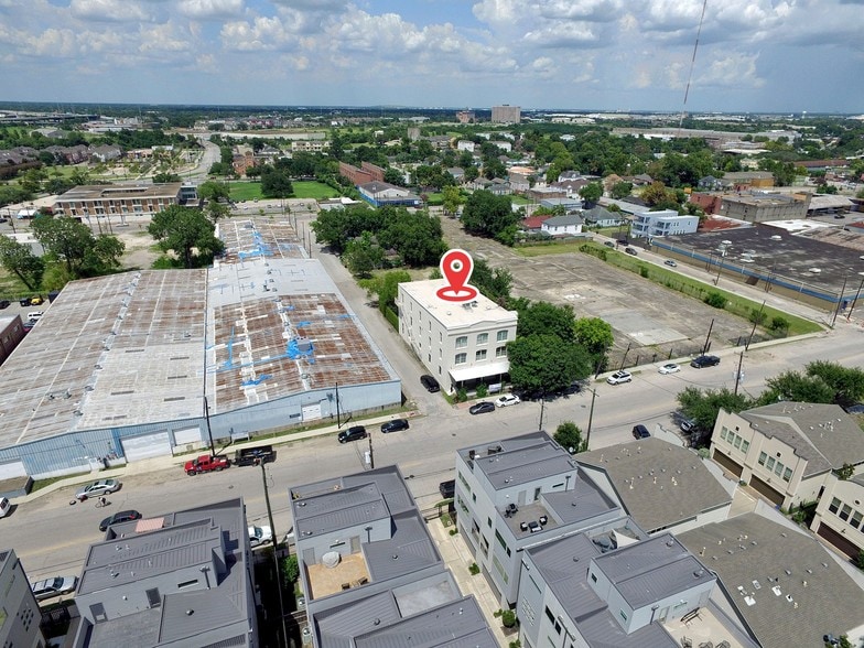 More Photos Of 2409 Commerce St, Houston Freestanding For Lease