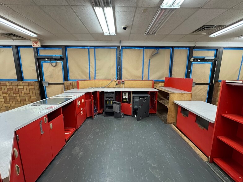 More Photos Of 5450 Monona Dr, Madison Service Station For Sale