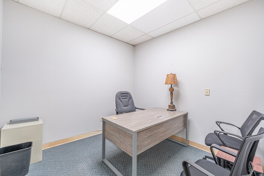 More Photos Of 4718 S Loop 289, Lubbock Office Residential For Lease