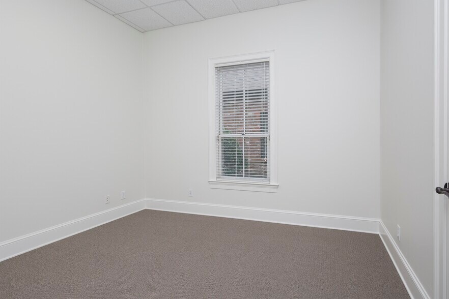 More Photos Of 2461 Tower Dr, Monroe Office For Lease