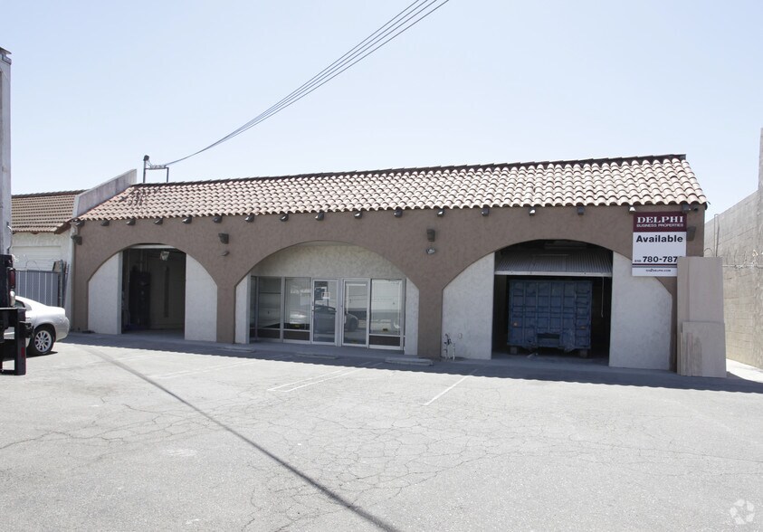More Photos Of 21600 Osborne St, Chatsworth Warehouse For Lease