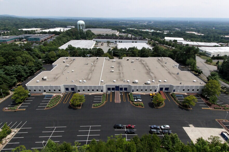More Photos Of 2 Cranberry Rd, Parsippany Warehouse For Lease