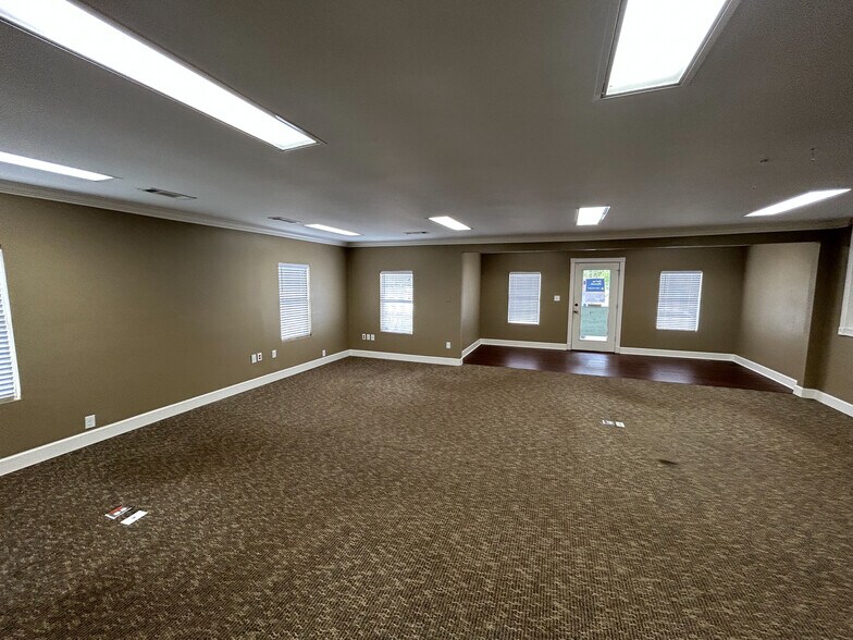 More Photos Of 305 Spaulding Rd, Montezuma Office For Sale