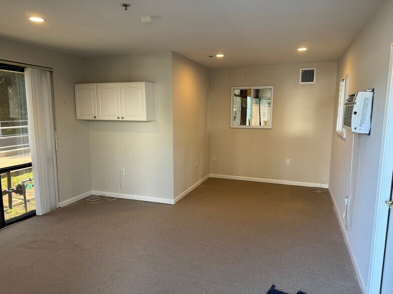 More Photos Of 3653 Regent Blvd, Jacksonville Warehouse For Lease