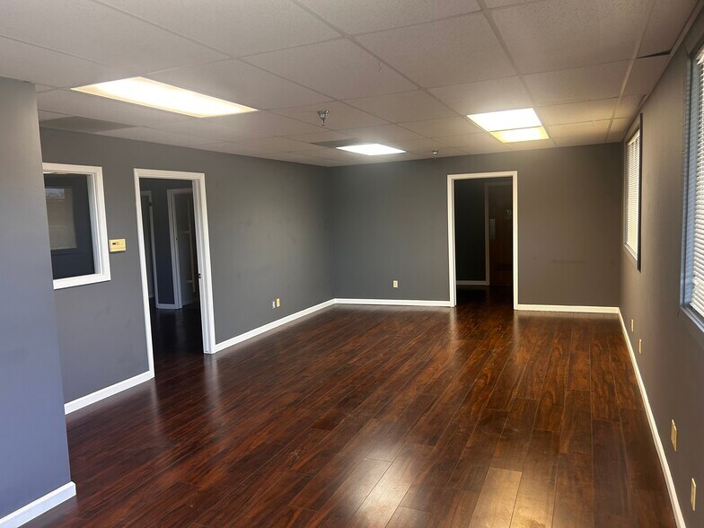 More Photos Of 195 W Shaw Ave, Clovis General Retail For Lease