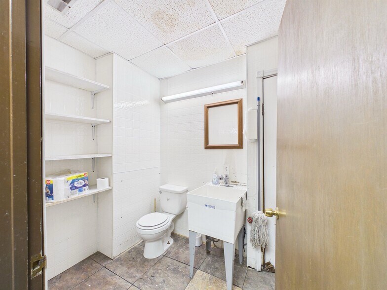 More Photos Of 123 S 3rd St, Ironton Storefront Retail Office For Sale