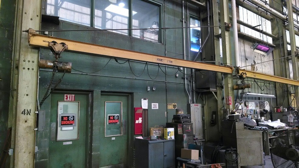 More Photos Of 420 Woodruff Rd, Joliet Warehouse For Lease