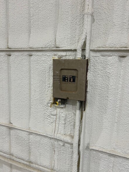 More Photos Of 1103 E Maguire Rd, Noble Light Manufacturing For Sale