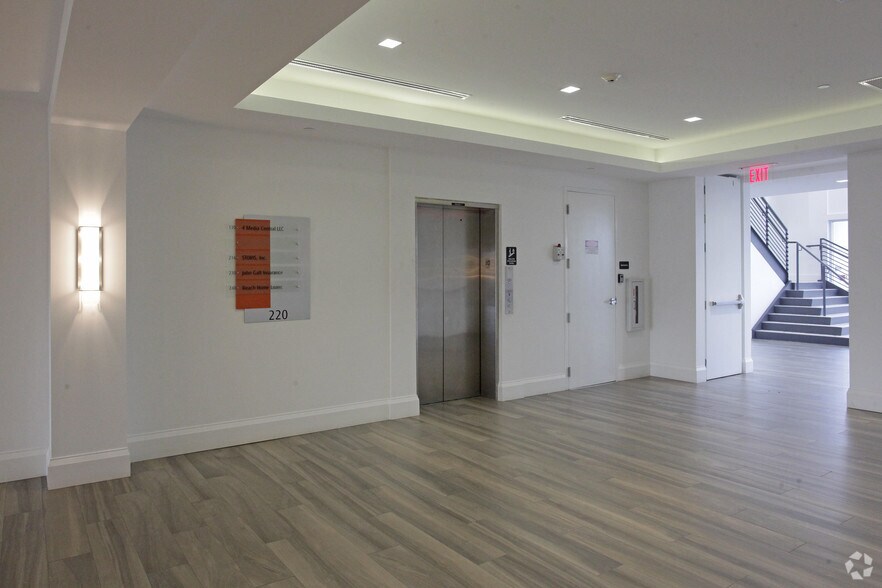 More Photos Of 200-220 Hillsboro Technology Dr, Deerfield Beach Office For Lease