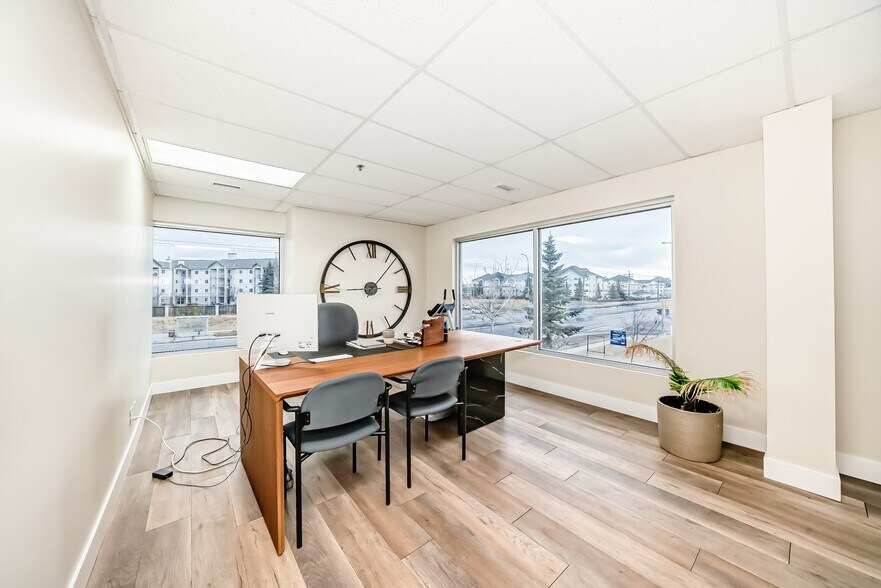 More Photos Of 1803 60th St SE, Calgary Mixed Retail For Sale