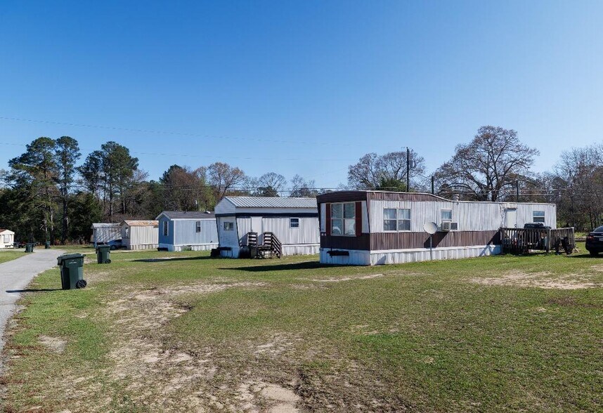 Primary Photo Of 1081 Davis Cir, Thomson Manufactured Housing Mobile Home Park For Sale