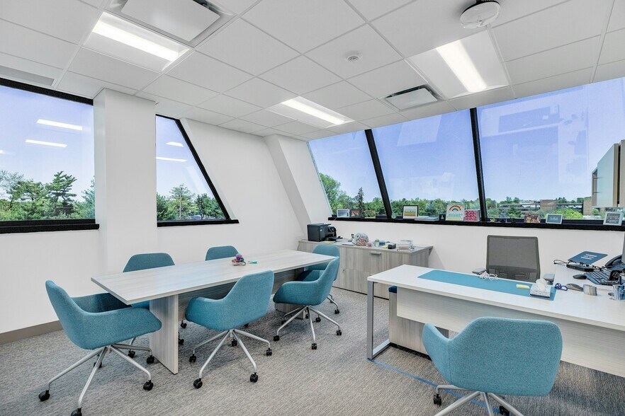 More Photos Of 1000 Woodbury Rd, Woodbury Office For Lease