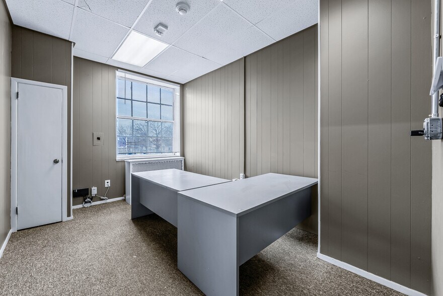 More Photos Of 166-170 Jericho Tpke, Floral Park Loft Creative Space For Lease