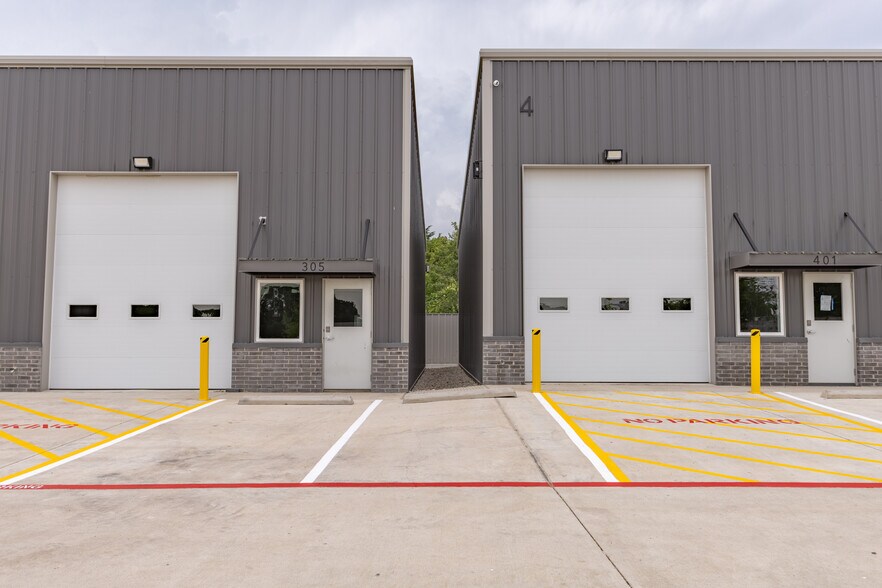 More Photos Of 8140 C F Hawn fwy, Dallas Light Distribution For Lease