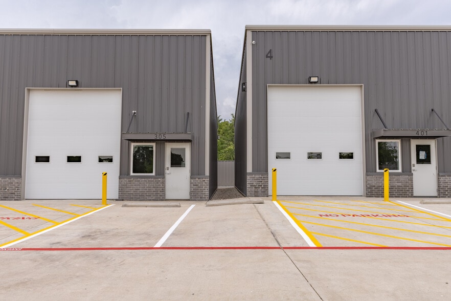 More Photos Of 8140 C F Hawn fwy, Dallas Light Distribution For Lease
