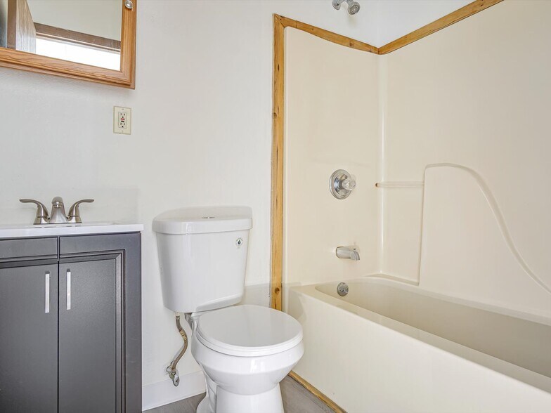 More Photos Of 200 N Main St, Dupo Specialty For Sale