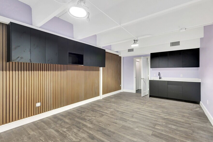 More Photos Of 7030 N Haverhill Rd, Riviera Beach Warehouse For Sale