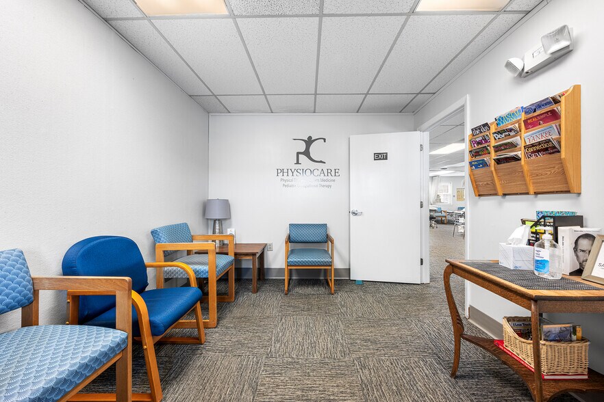 More Photos Of 131 Boston Post Rd, East Lyme Office For Lease