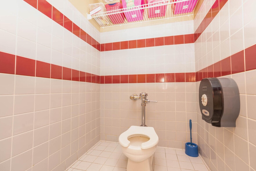 More Photos Of 2081 Mesa Valley Way, Austell Specialty For Sale