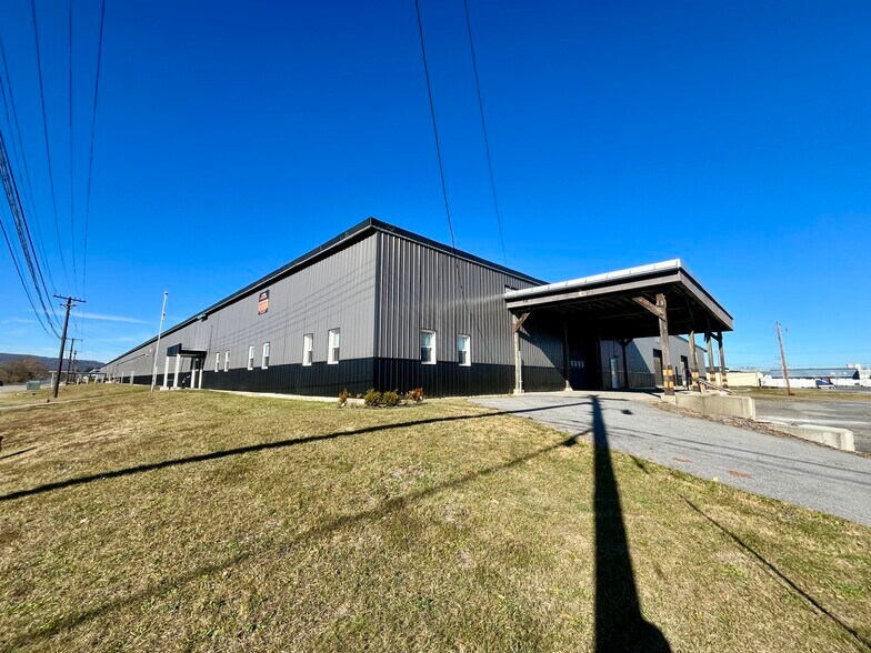 More Photos Of 606 7th St, Schenectady Warehouse For Lease