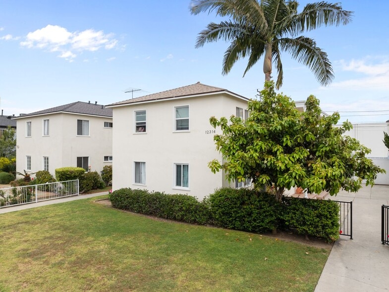 Primary Photo Of 12314 Washington Pl, Los Angeles Apartments For Sale
