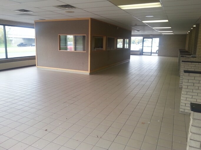 More Photos Of 7019 E Dominick St, Rome Auto Dealership For Lease