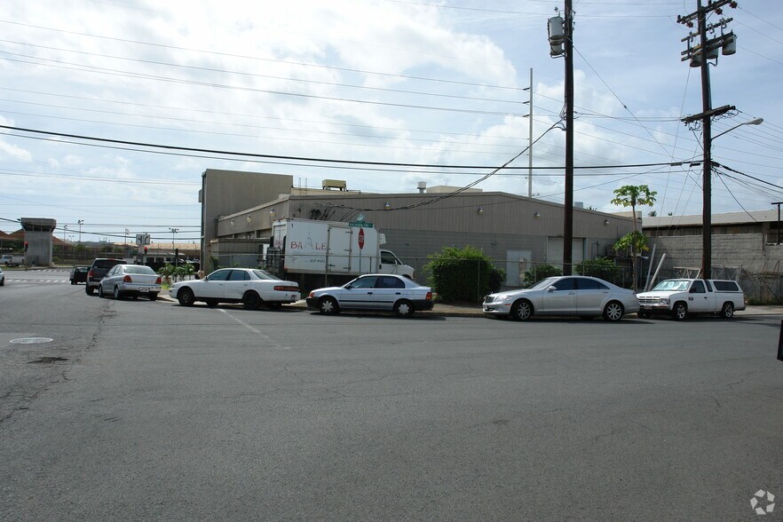 More Photos Of 2222 Kamehameha Hwy, Honolulu Warehouse For Lease