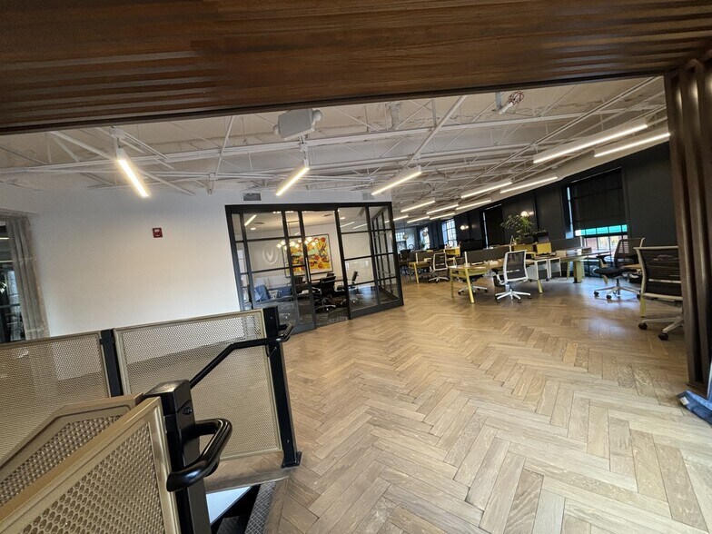 More Photos Of 100-108 N Main St, Blacksburg Storefront Retail Office For Lease