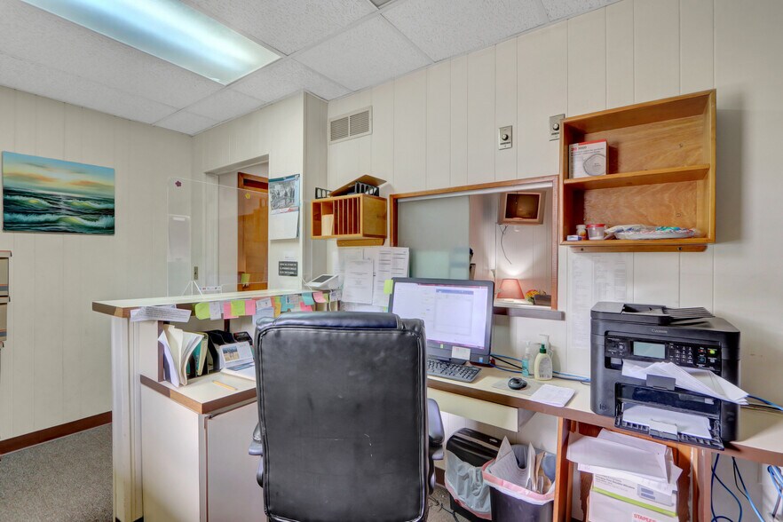 More Photos Of 454 Deer Park Ave, Babylon Office For Sale