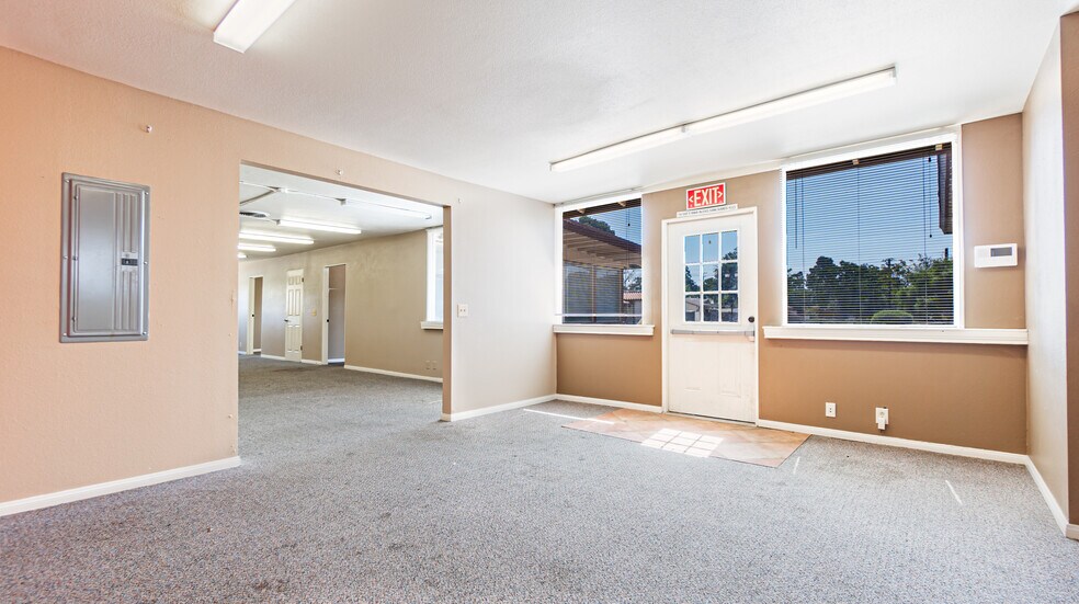 More Photos Of 635 Veile Ave, Beaumont Office For Lease