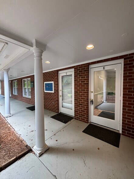More Photos Of 3809 Forrestgate Dr, Winston-Salem Medical For Lease