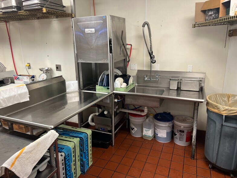 More Photos Of 1020 W Buchanan St, California Fast Food For Sale