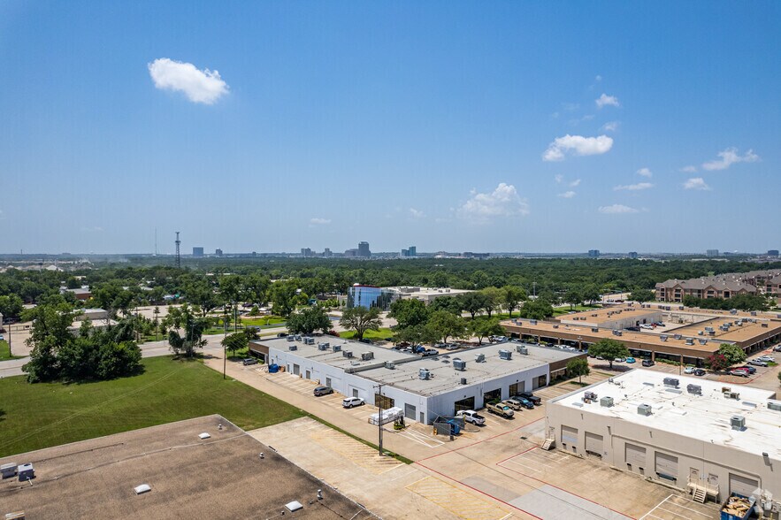 More Photos Of 1805 Royal Ln, Dallas Flex For Lease