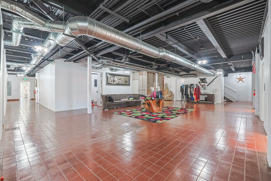 More Photos Of 1001 S Victory Blvd, Burbank Warehouse For Lease