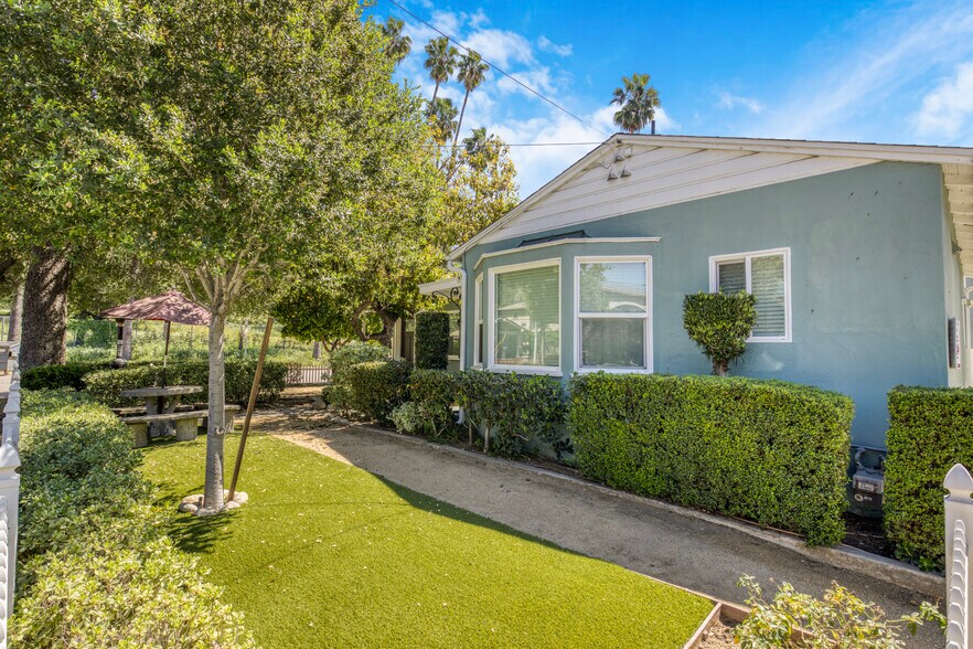 More Photos Of 646 Westminster Dr, Pasadena Multifamily For Sale