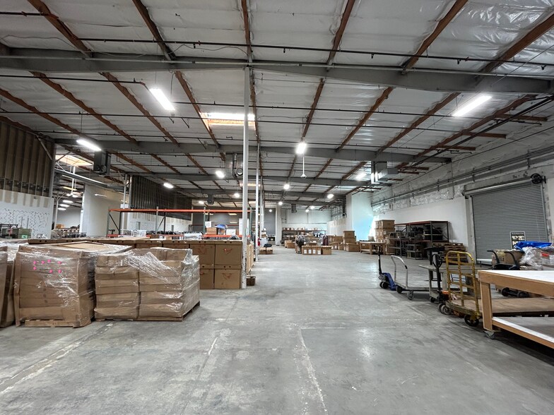 More Photos Of 12723 Wentworth St, Pacoima Warehouse For Lease