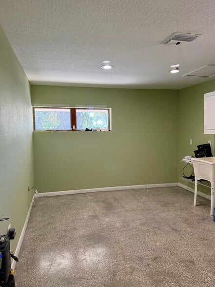 More Photos Of 6610 Embassy Blvd, Port Richey Medical For Lease