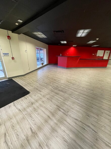 More Photos Of 4814-4818 Mcknight Rd, Pittsburgh Freestanding For Lease