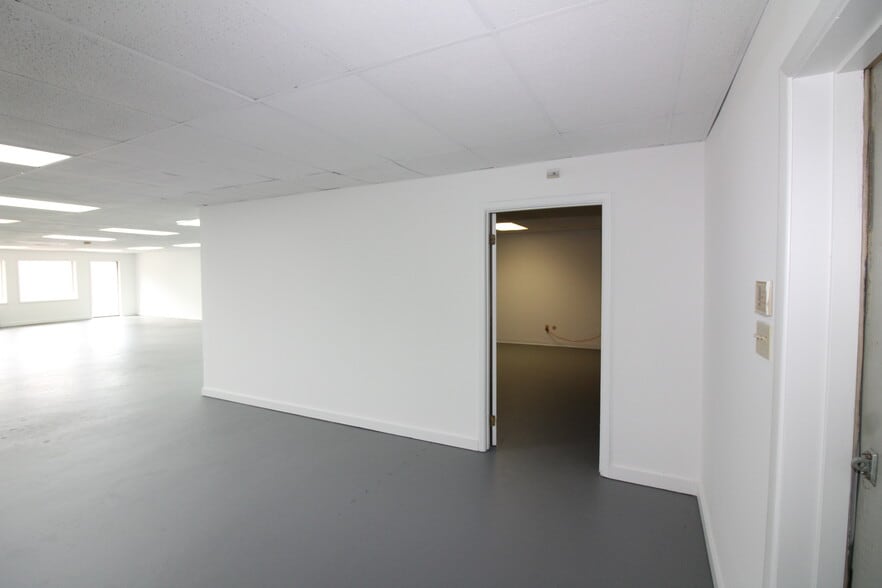 More Photos Of 2002 Rt-31, Clinton Township Unknown For Lease