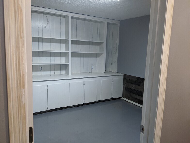 More Photos Of 105 Hubert St, Cleveland Warehouse For Sale