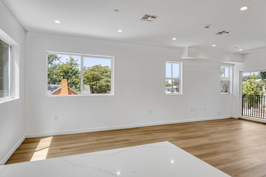 More Photos Of 10828 Hesby St, North Hollywood Apartments For Sale