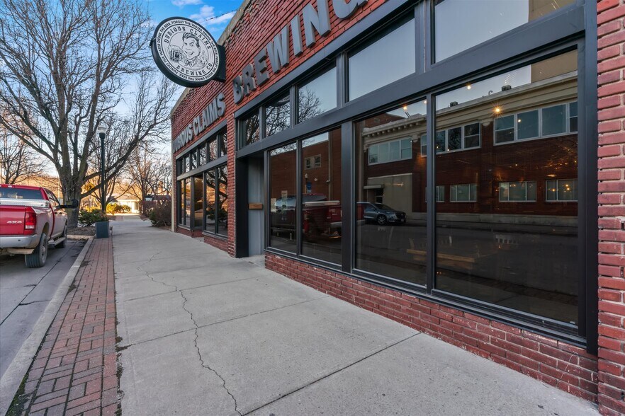 More Photos Of 451 S Thompson Ave, Excelsior Springs Bar For Sale
