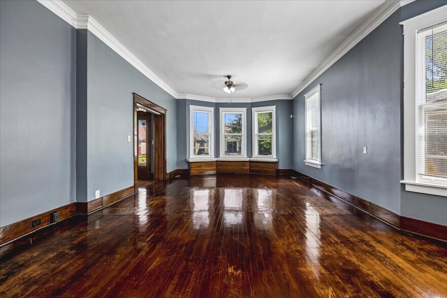 More Photos Of 2151 Monroe Ave, Memphis Office Residential For Sale