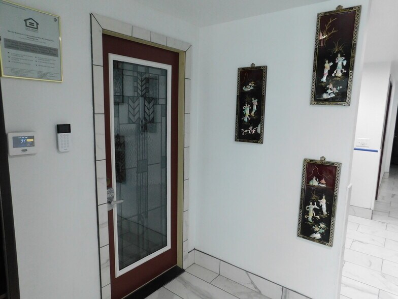 More Photos Of 68 W Main St, Danville Office For Lease