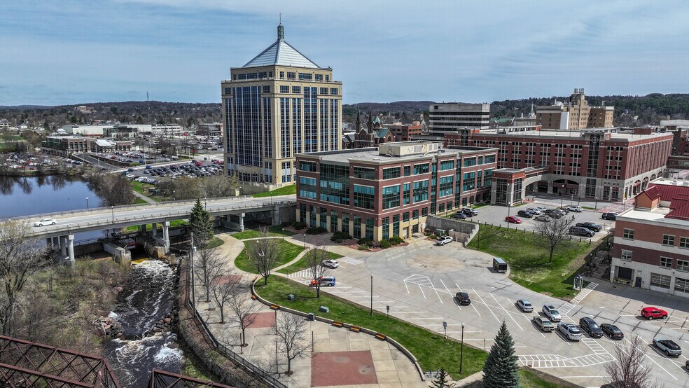 More Photos Of 11 Scott St, Wausau Office For Lease